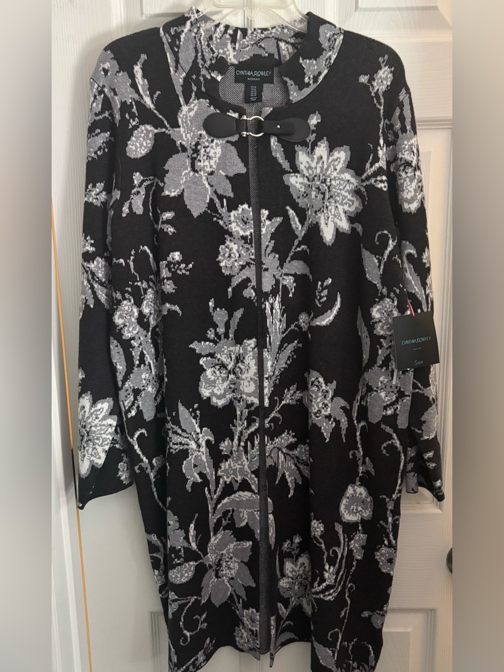 Cynthia Rowley Black & Gray Floral Knit Long Sweater - 1X